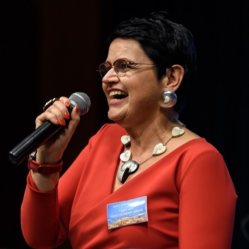 Monika Herbstrith-Lappe Business-Taucherin Möglichkeits-Meer lachend mikrofon